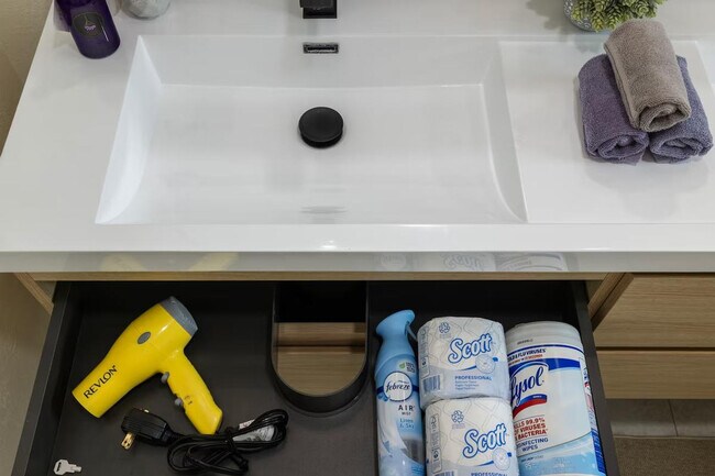 Building Photo - 919 Redbird Dr