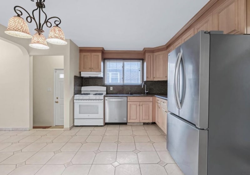 Building Photo - 58-52-5208 208th St