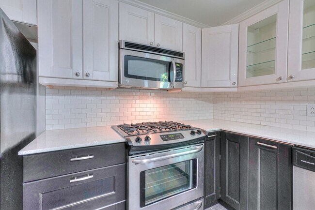 Building Photo - 517 Sunset Ave