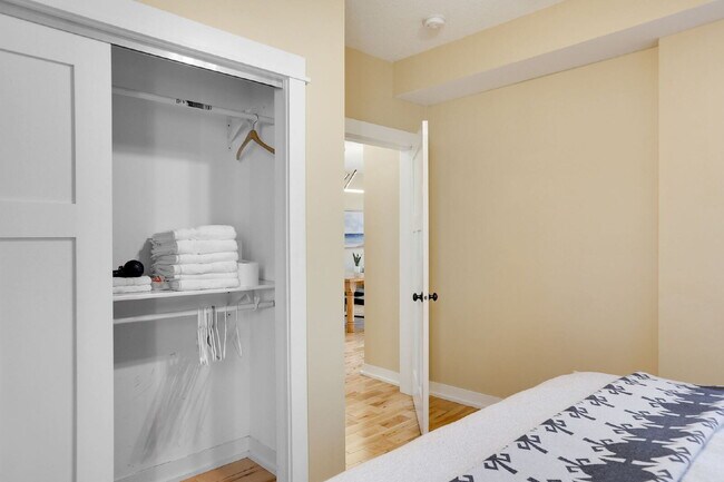 Building Photo - Charming 5-Bed Home with Hardwood Elegance in Minneapolis