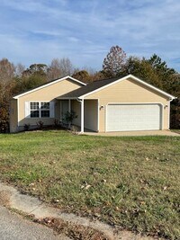 Building Photo - Single Story - 3 bedrooms, 2 baths, spacio...