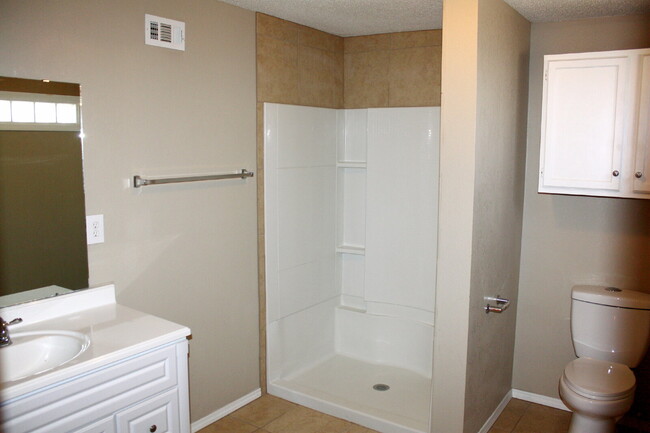 Building Photo - House Located Minutes From Schools, Restau...