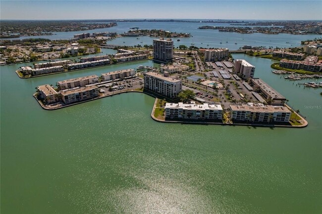 Building Photo - 7540 Bay Island Dr S