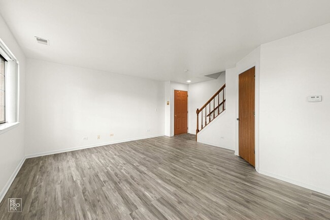 Building Photo - Two Bedroom Condo in Wheaton