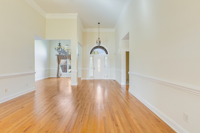 Building Photo - 1822 Lake Wateree Dr