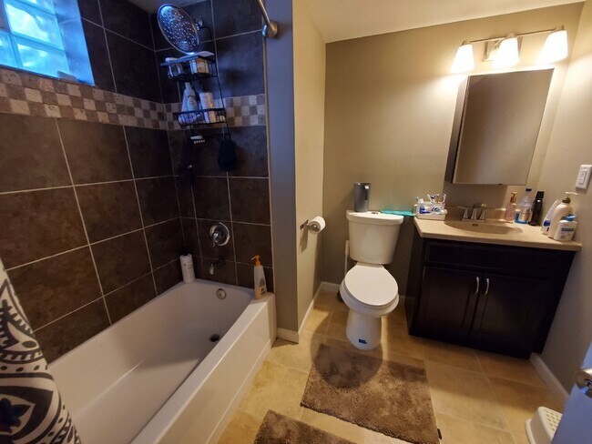 Building Photo - New Property Available for Rent in Saint L...