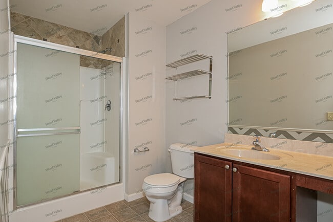 Building Photo - 423 Stonewater Dr