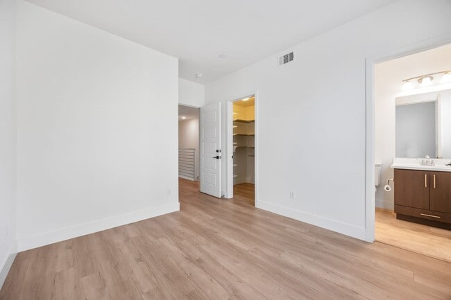 Building Photo - Modern 3-Bedroom Condo in Prime Azusa Loca...