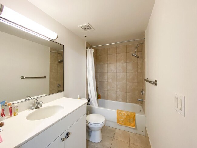 Building Photo - Lofts Oasis #105 - Pet Friendly!
