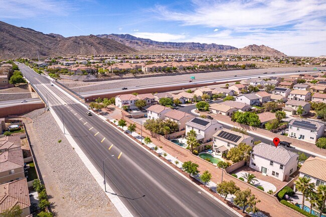 Building Photo - Fully Remodeled & Move-In Ready – Modern Finishes + Huge Loft!