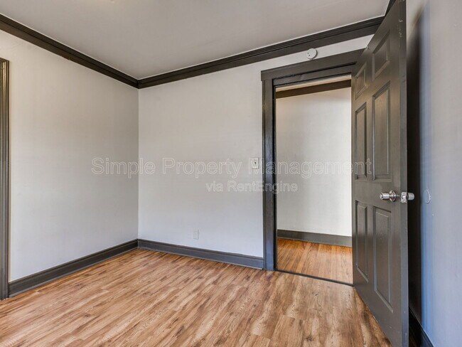 Building Photo - 2357 W Park Pl