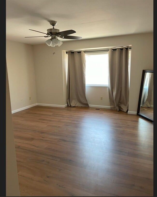 Building Photo - ~Spacious 5 Bed/2 Bath Home in D Section~ Available Now!
