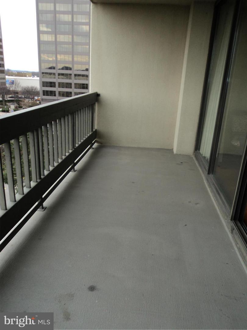 Large balcony with expansive views - 5505 Seminary Rd