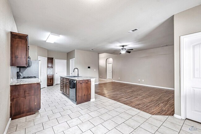 Building Photo - 5 Brooks Ranch Rd