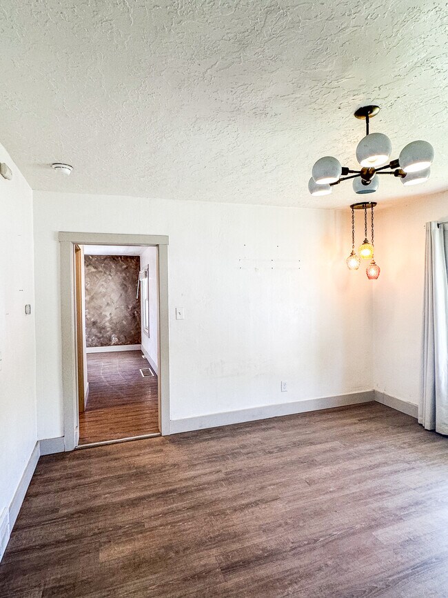 Building Photo - 348 8th St