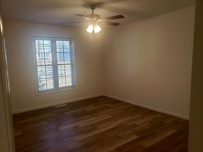 Building Photo - Primrose Market Place - Battlefield Mall A...