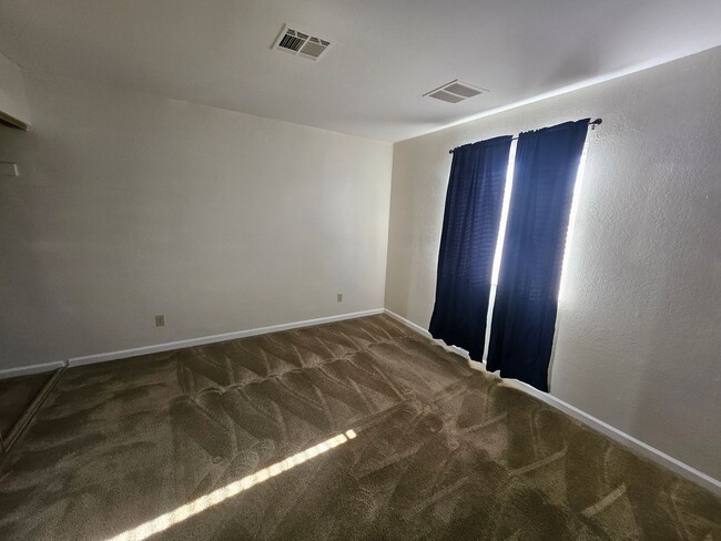 Building Photo - 3 Bedroom Home Located in Mohave Highlands
