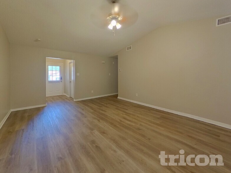 Building Photo - 5620 Oregon Trail Ct