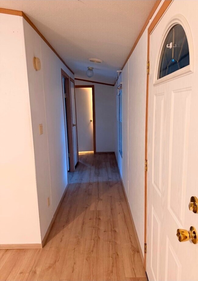 Building Photo - 642 Hidden Oaks Dr