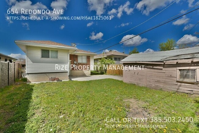 Building Photo - 654 E Redondo Ave