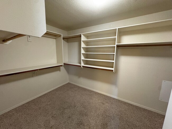 Building Photo - 8608 Quail Creek Ct NE