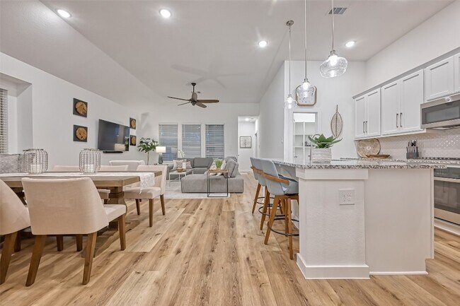 Building Photo - 7933 Wild Thicket Dr