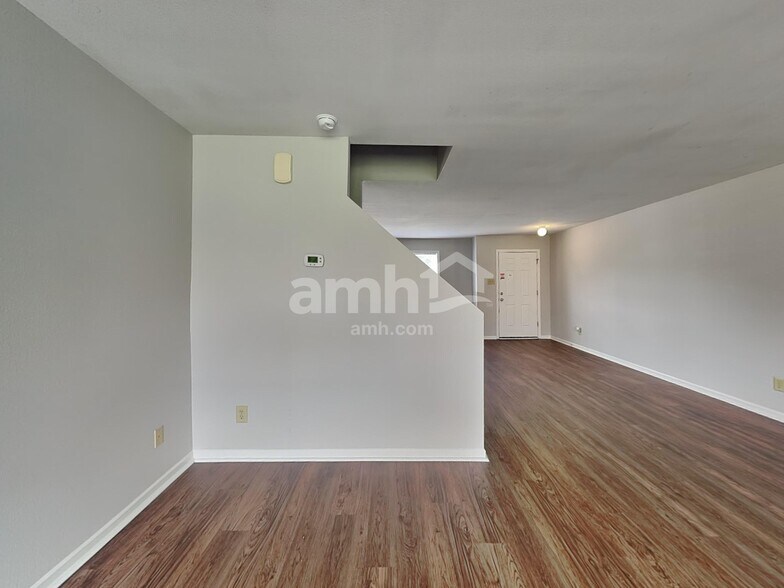 Building Photo - 2373 Blackthorn Dr