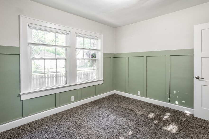 Building Photo - 818 E 50th St