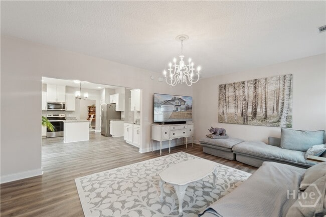 Building Photo - 601 Meloney Dr