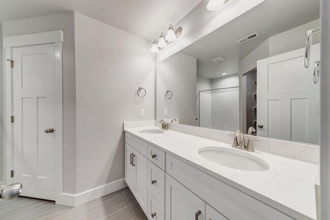 Building Photo - 1487 N 3830 W