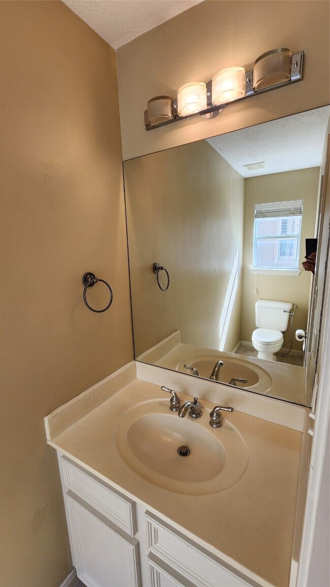 Building Photo - 317 Birdsall St