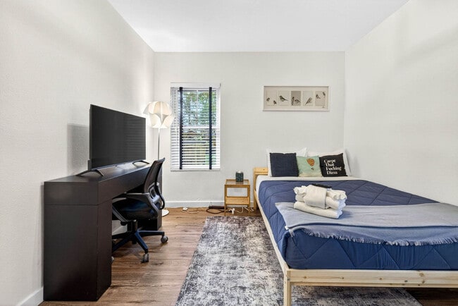 Building Photo - 1317 E Diana St