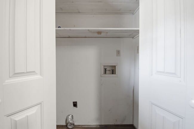 Building Photo - Newly Remodeled Duplex in Grove | Immediate Move In