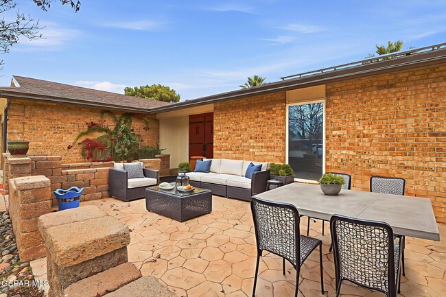 Building Photo - 1732 Russ Randall St