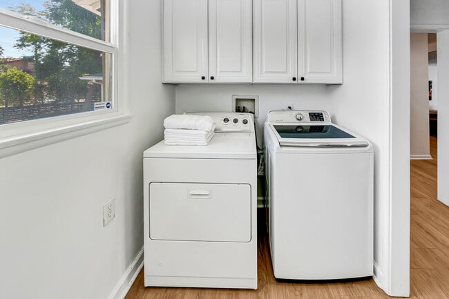 Building Photo - 7700 Oakdale Ave