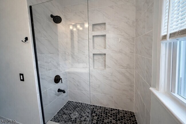 Building Photo - 174 Sheridan Ave