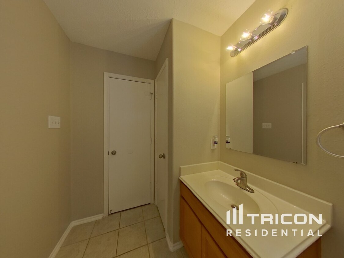 Building Photo - 33107 Cottonwood Bend