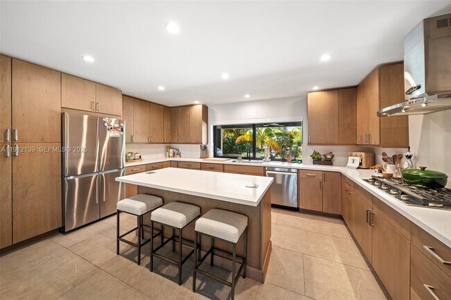 Building Photo - 419 Alamanda Dr