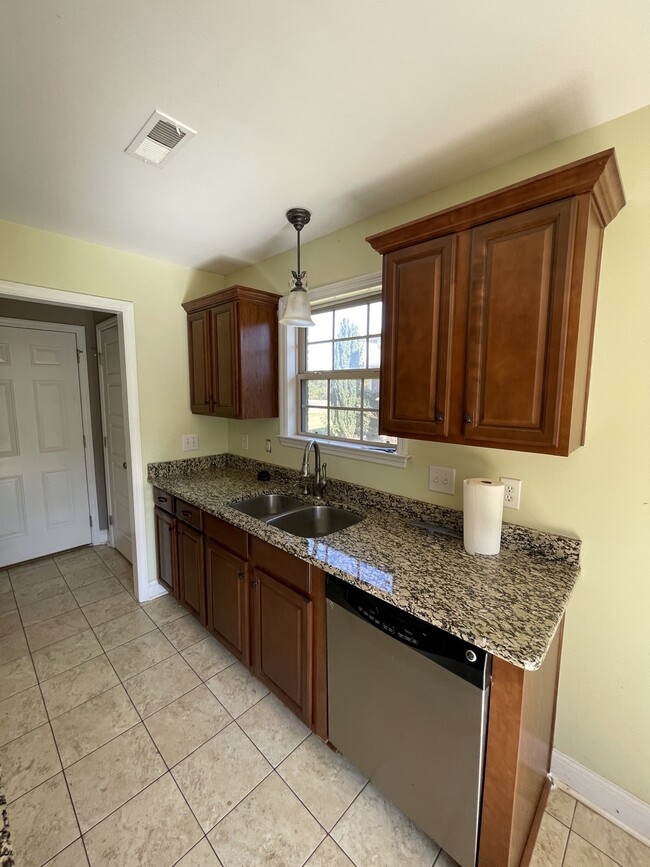 Building Photo - 106 Summerset Ln
