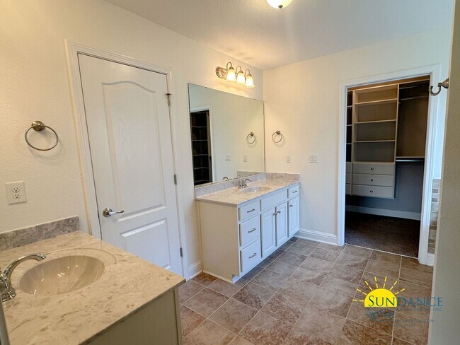 Building Photo - 8442 Holley Hills Cir