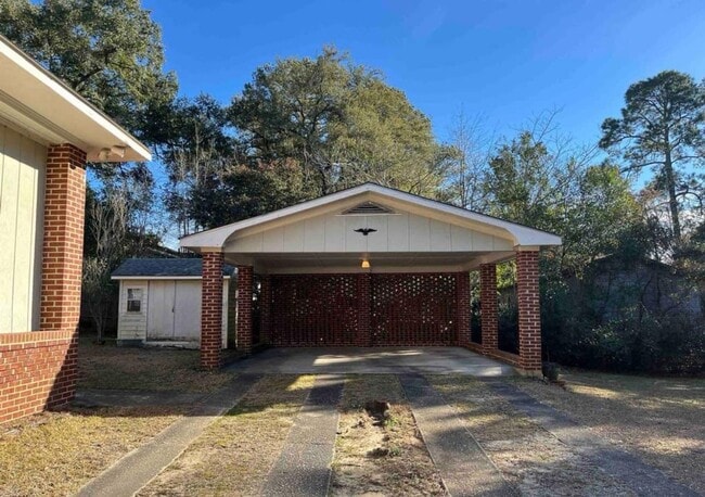 Building Photo - 3 Bed 1 Bath Brick Home - Corner Lot