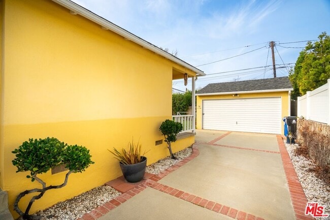 Building Photo - 12719 Rose Ave