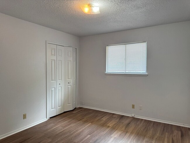 Building Photo - 132 Meadow Way