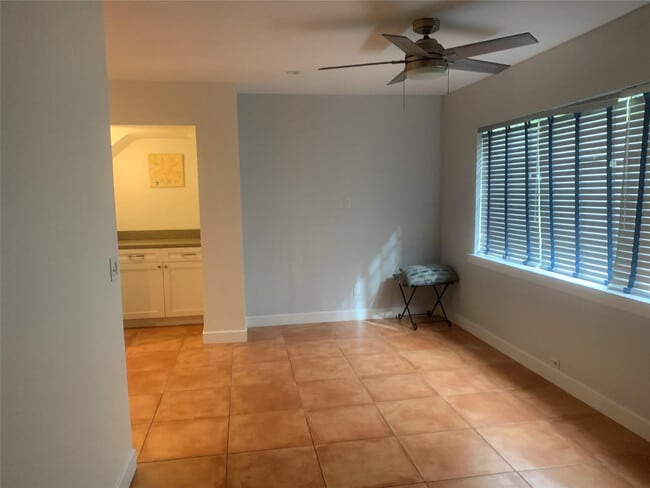 Building Photo - 907 NW 4th St