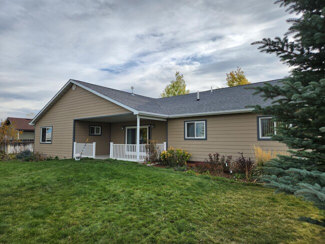 Building Photo - 103 Lilac Ave
