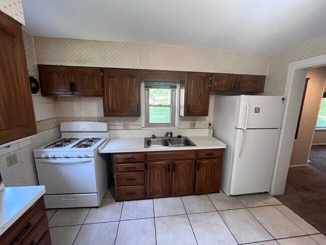 Building Photo - 4 Bedroom 2 Bath on Campus