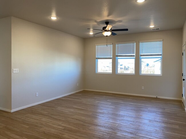 Building Photo - Stylish Second-Floor Condo w/ Two-Car Garage