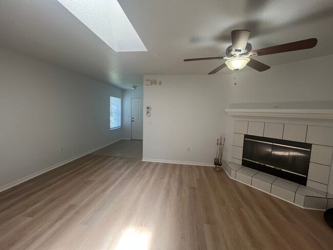 Building Photo - 38A Lindsay Dr