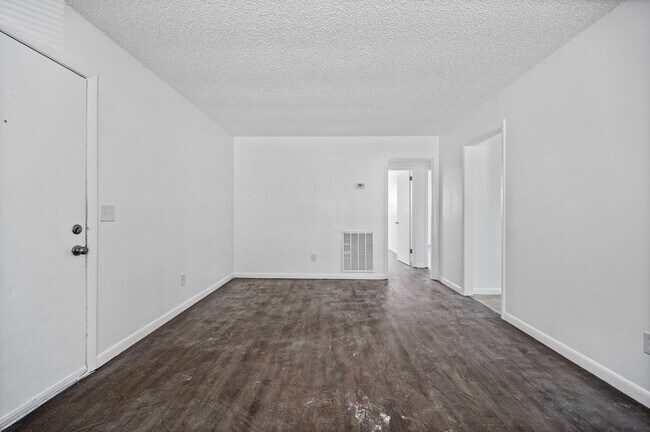 Building Photo - 4754 Trenton Dr