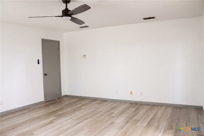 Building Photo - 1410 Becker Dr
